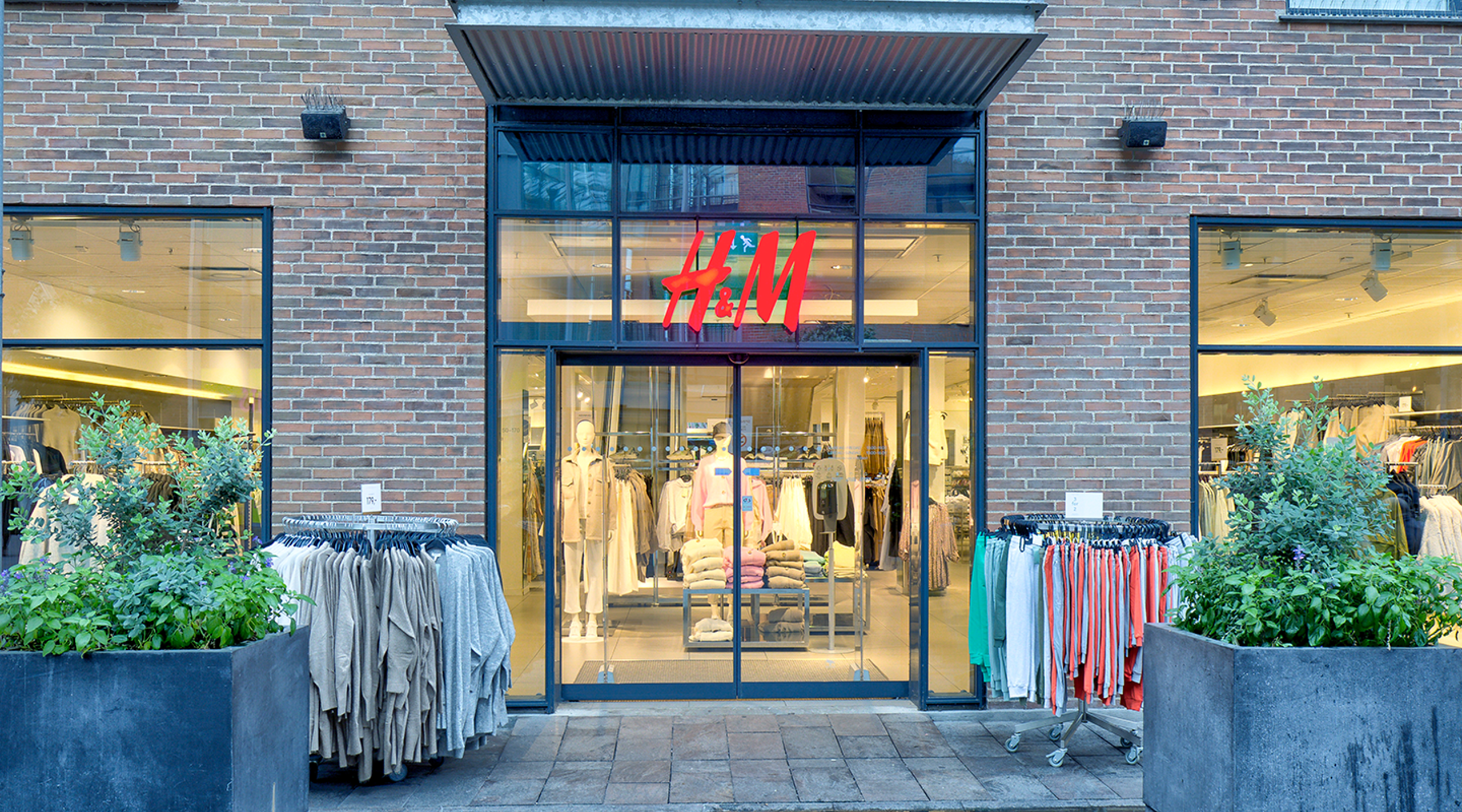 H&M - Køb tøj til aldre i vores butik - Spinderiet